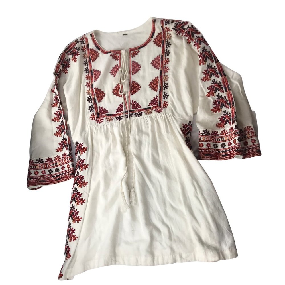 FREE PEOPLE Tunic Dress.  White with Red Embroidery Size Women's M.  Bell Sleeve